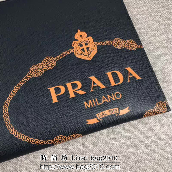 PRADA普拉達 專櫃最新款 摩登態度系列 十字紋牛皮 男士手包 2NG005 DD1824